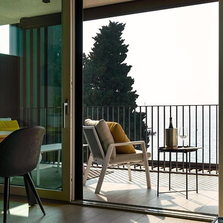 Salvatorehomes - Luxurious Dreamview Waterfront Apartment In Torri Del Benaco With Pool - Casa Azura - A 5 Star Luxury Collection At Lake Garda Buitenkant foto