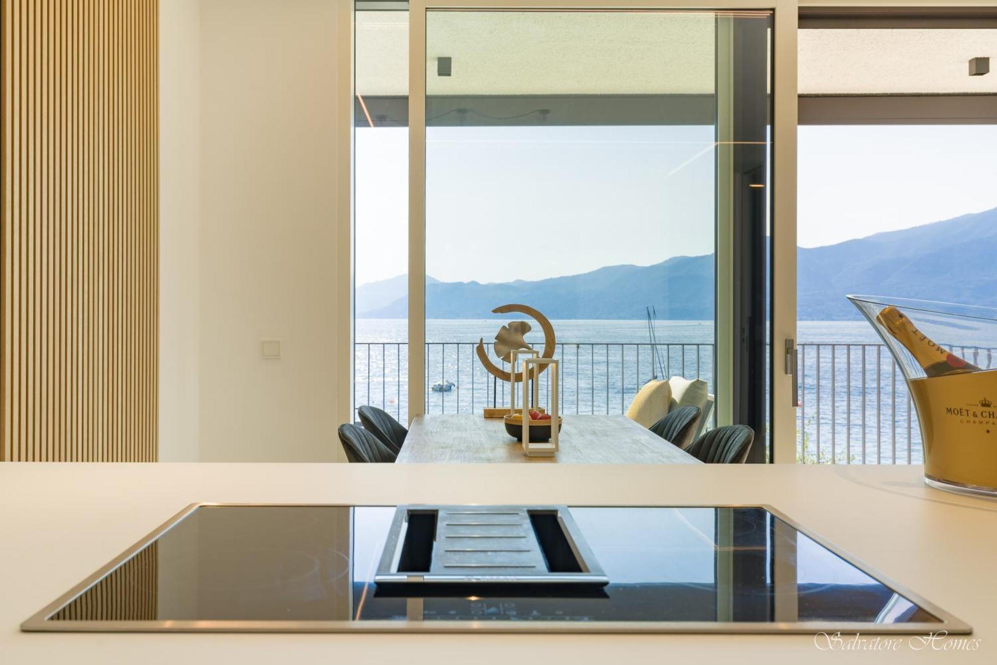Salvatorehomes - Luxurious Dreamview Waterfront Apartment In Torri Del Benaco With Pool - Casa Azura - A 5 Star Luxury Collection At Lake Garda Buitenkant foto