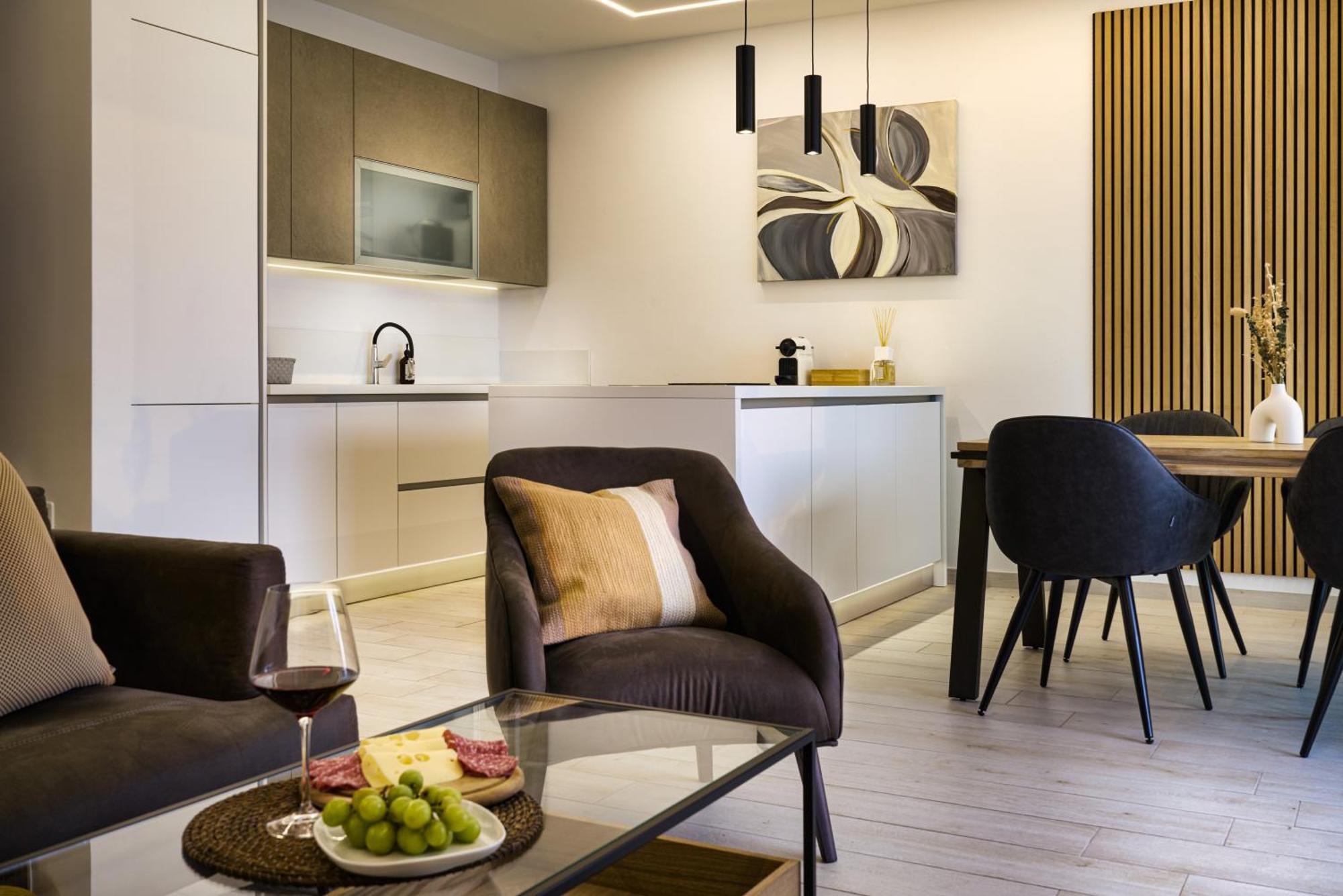 Salvatorehomes - Luxurious Dreamview Waterfront Apartment In Torri Del Benaco With Pool - Casa Azura - A 5 Star Luxury Collection At Lake Garda Buitenkant foto