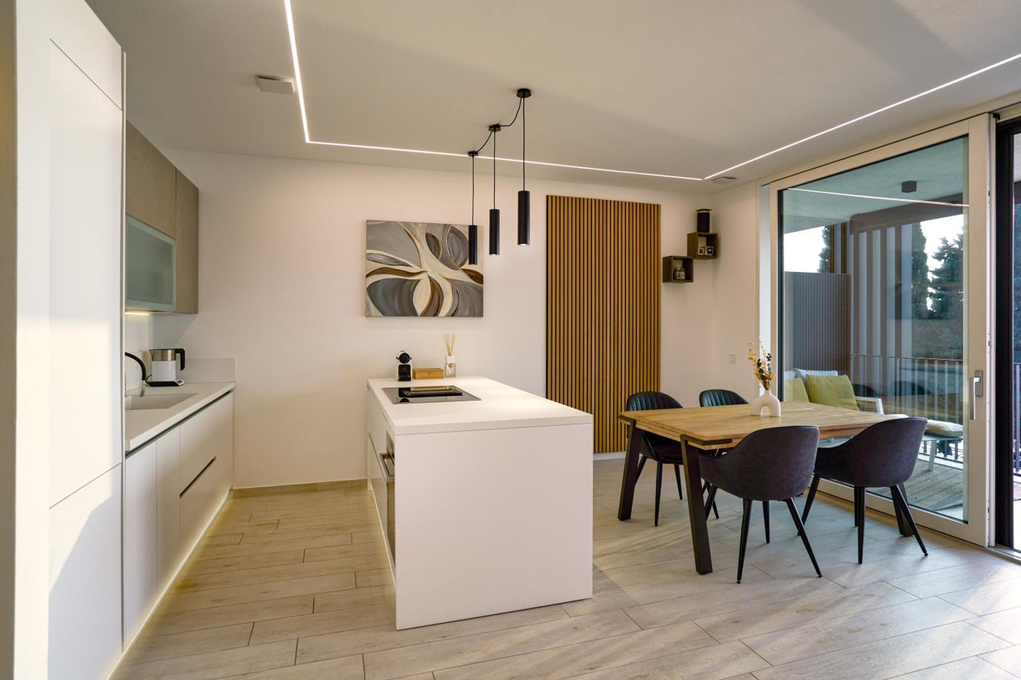 Salvatorehomes - Luxurious Dreamview Waterfront Apartment In Torri Del Benaco With Pool - Casa Azura - A 5 Star Luxury Collection At Lake Garda Buitenkant foto