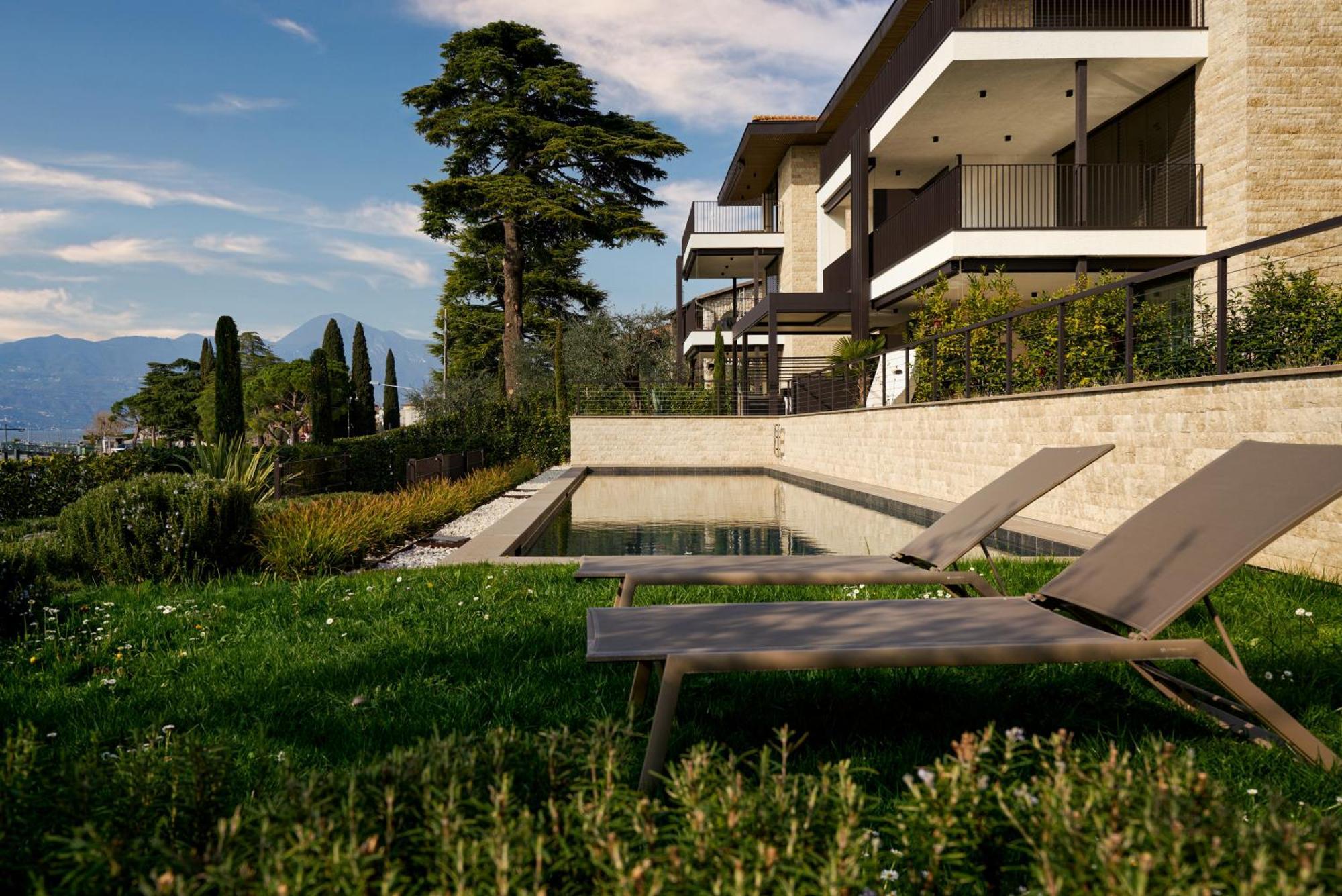 Salvatorehomes - Luxurious Dreamview Waterfront Apartment In Torri Del Benaco With Pool - Casa Azura - A 5 Star Luxury Collection At Lake Garda Buitenkant foto