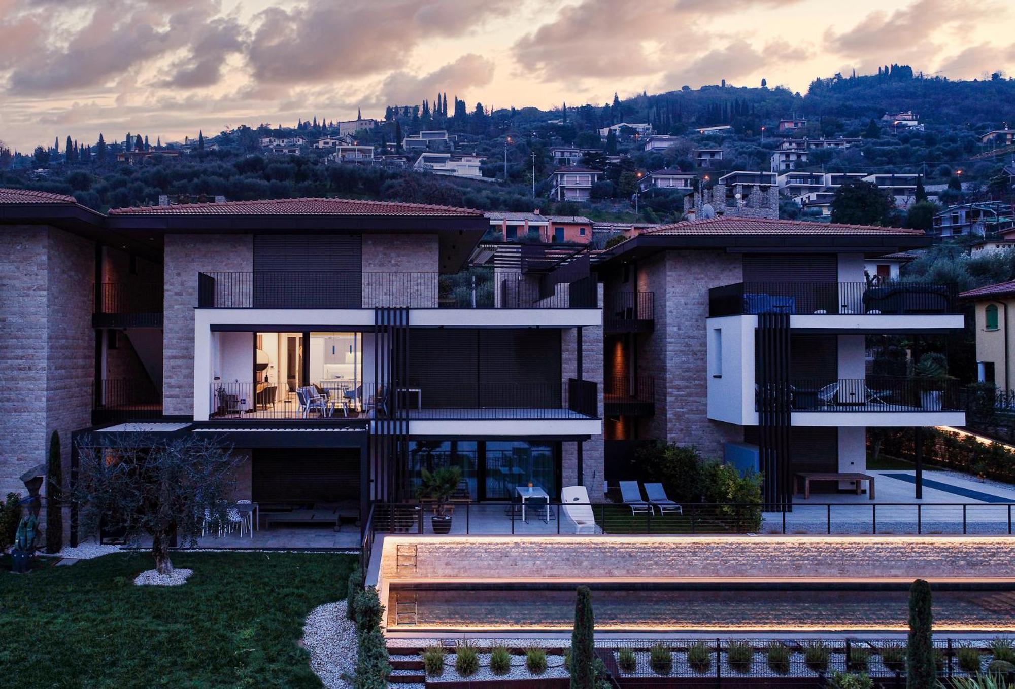 Salvatorehomes - Luxurious Dreamview Waterfront Apartment In Torri Del Benaco With Pool - Casa Azura - A 5 Star Luxury Collection At Lake Garda Buitenkant foto